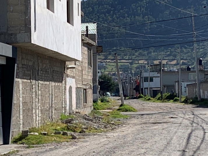 Juventud en las construcciones, acompañadas de largos y lentos procesos de construcción