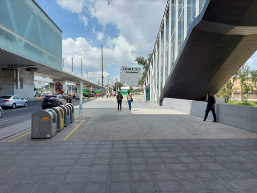 Área 4. Entrada de la estación Plaza Patria por Ávila Camacho en sentido “Periférico Belenes”